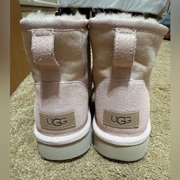 women’s light pink ugg mini boots - Picture 3 of 12